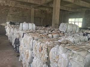 大量出售PVC与PET贴合废膜