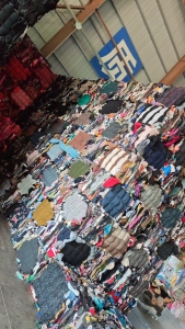 长期出售杂色的毛衣统货，毛衣颜色料，现货30吨