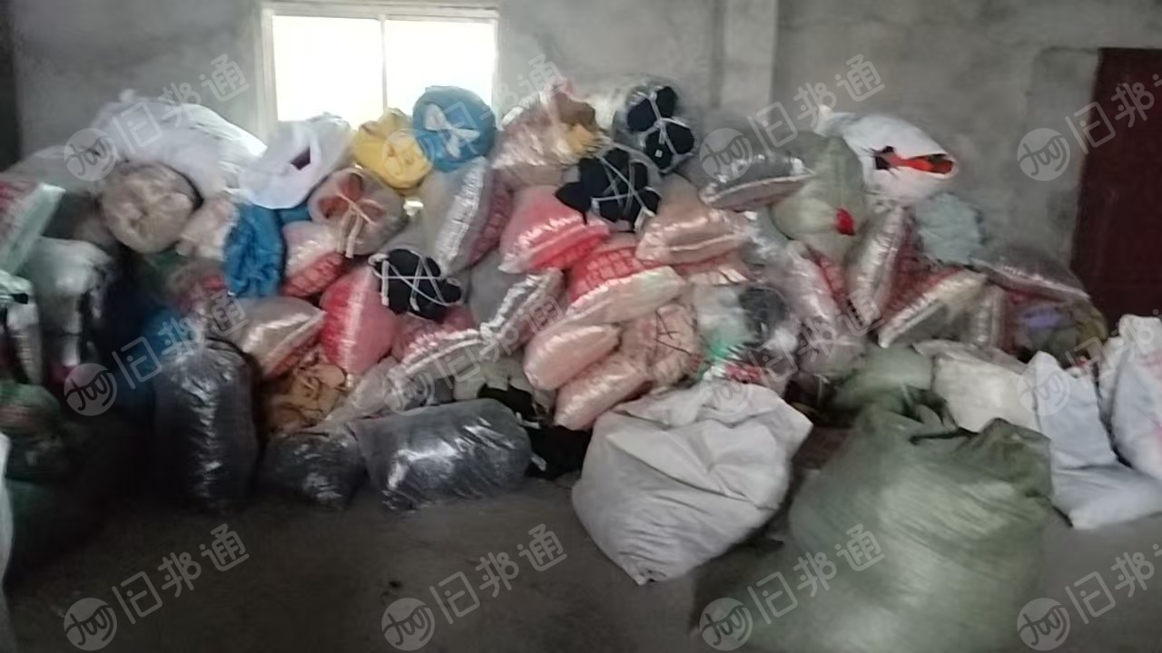 长期出售纯羊毛边角料,双面呢下脚料,羊毛料,现货2吨多
