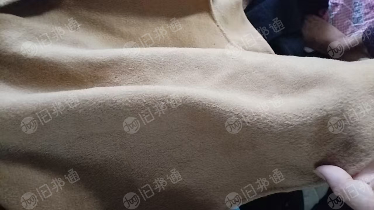 长期出售纯羊毛边角料，双面呢下脚料，羊毛料，现货2吨多