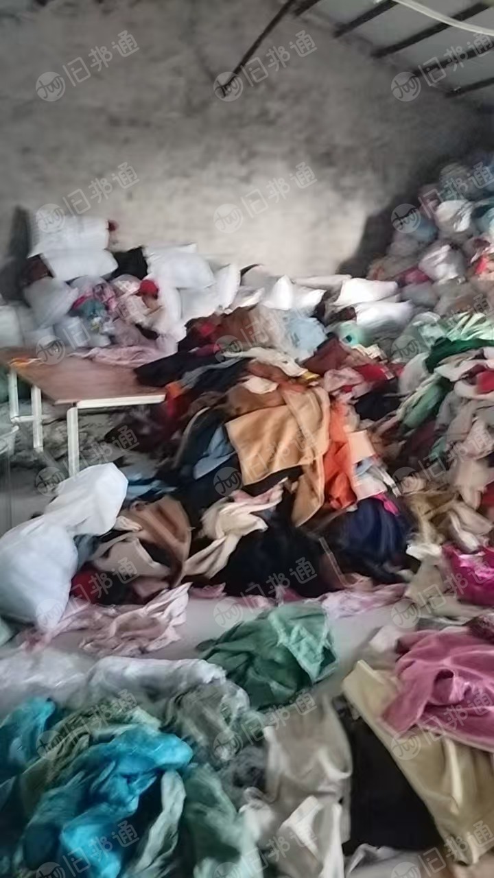 长期出售纯羊毛边角料，双面呢下脚料，羊毛料，现货2吨多