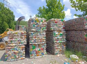 长期出售瓶砖，聚酯瓶砖