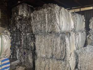全国高价大量求购含铝量50以上的各类铝箔废料