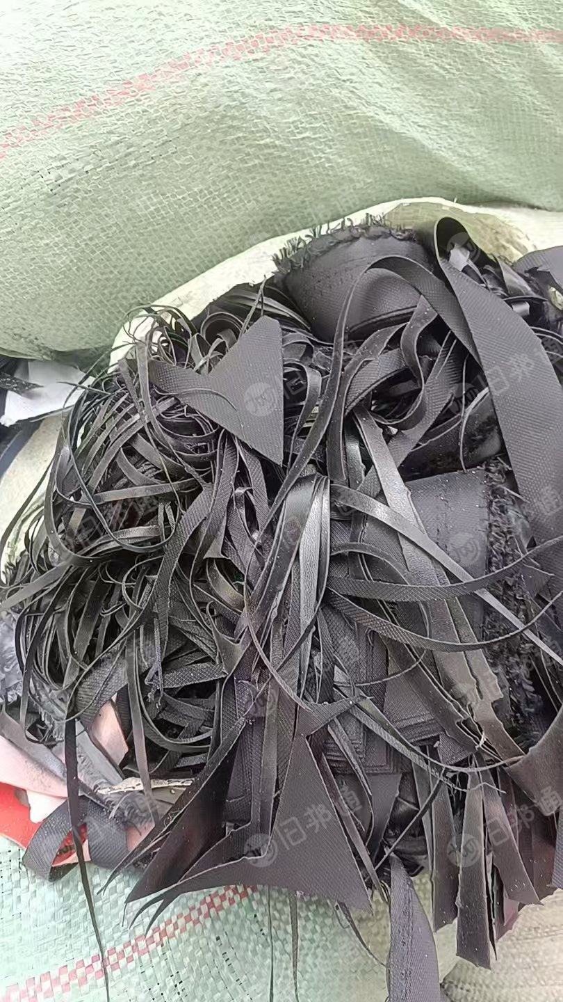 常年出售PVC箱包边角料，有发泡和不发泡的