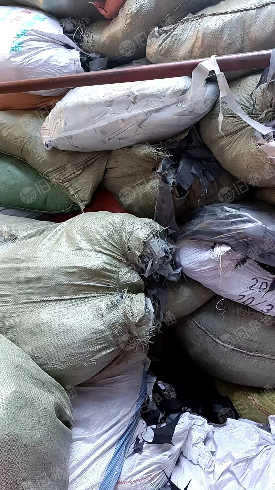 常年出售PVC箱包边角料,有发泡和不发泡的