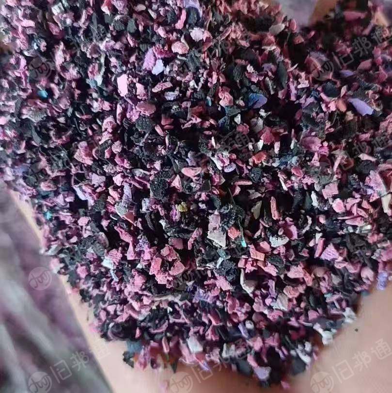 大量出售箱包革吹毛料，现货一千多吨