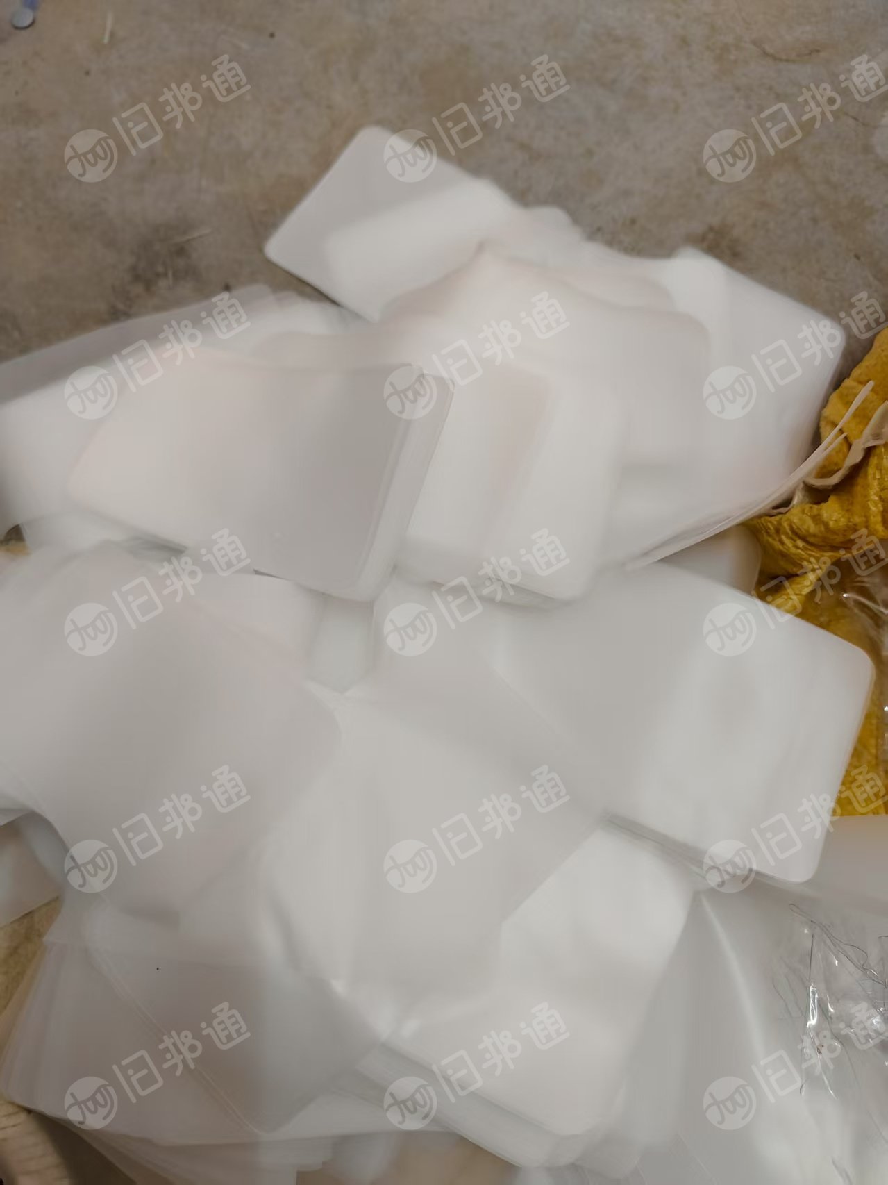 出售TPU膜边料，做手机防水袋的膜料，透明15吨，杂色8吨左右