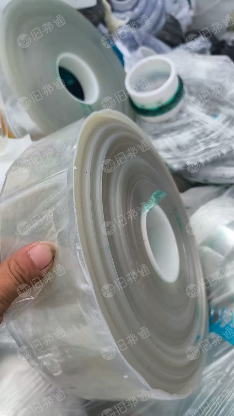 长期出售PET膜废料，有无胶PET白膜，带胶PET白膜以及无胶PET蓝膜和虹膜