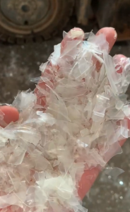 长期出售饭盒破碎料，餐盒破碎料