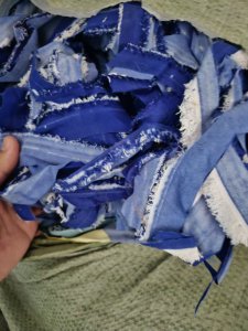 长期出售含重桨涤纶废布，涤纶布条，现货有三四吨，货在山东潍坊