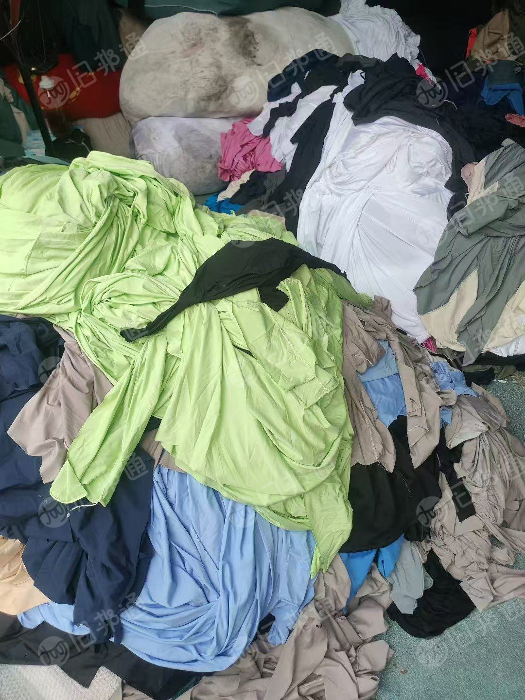长期出售氨纶废布，杂色氨纶废布，月供二三十吨，货在浙江海宁