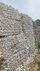 出售杂料里面挑出来的大小白乙压块，含药瓶