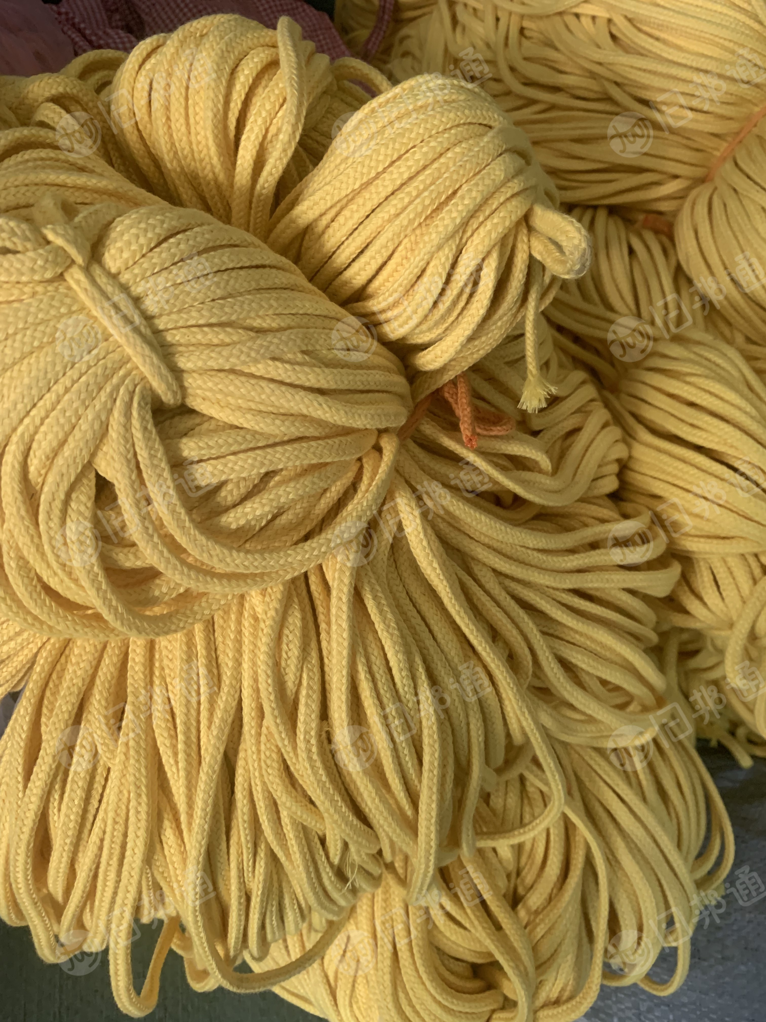 长期出售库存鞋带，一根到底的，现货有十几吨，货在河北保定