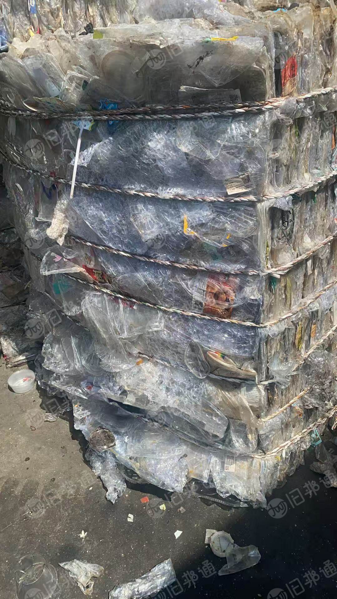 出售挑拣出来的PET吸塑盒压块，含PVC，带标签，现货十几吨