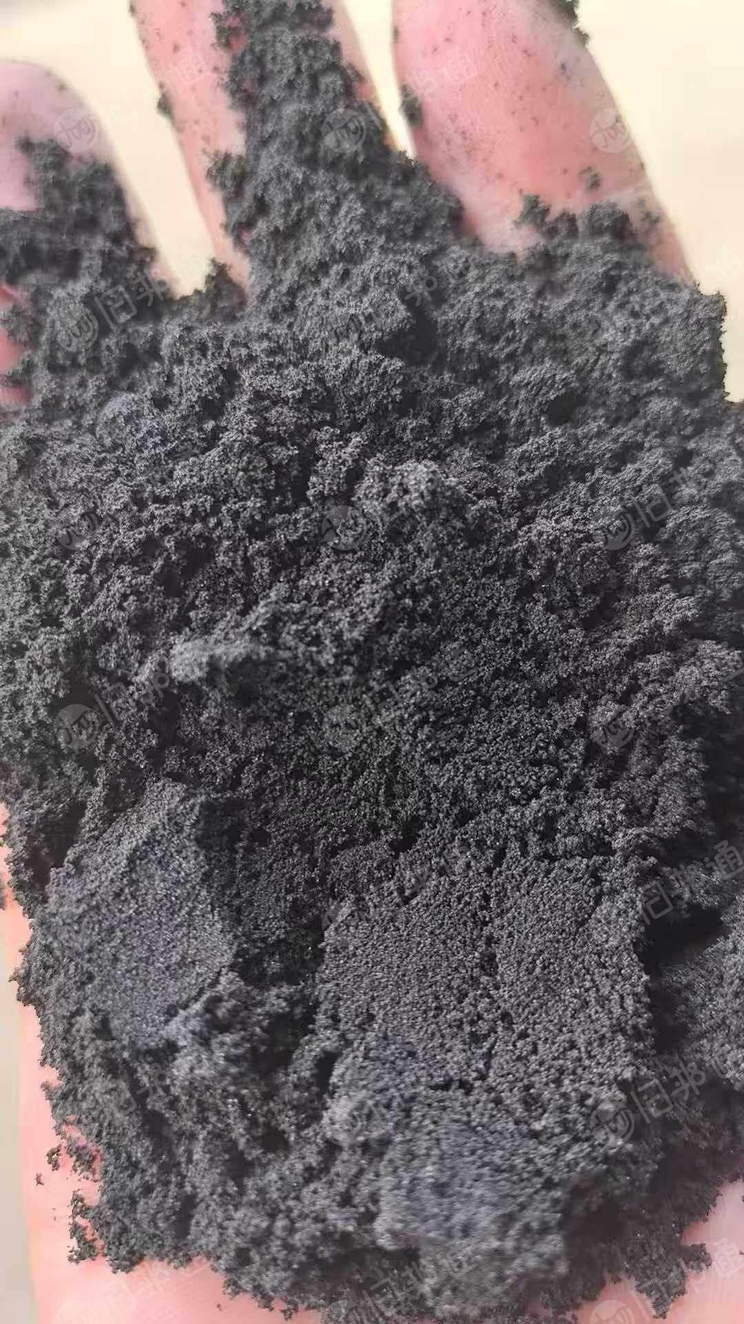 出售火烧铁铁精粉，指标，硫0.15－0.2，锌0.2，硅5