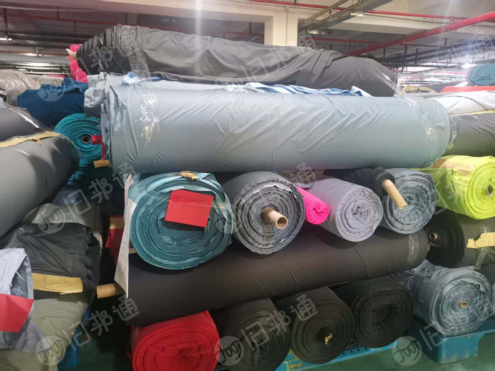 出售科技绒，科技布，库存面料，库存布，门幅135，克重210，现货25吨左右