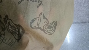 长期出售无纺布下脚料，无纺布边料，月供四五吨