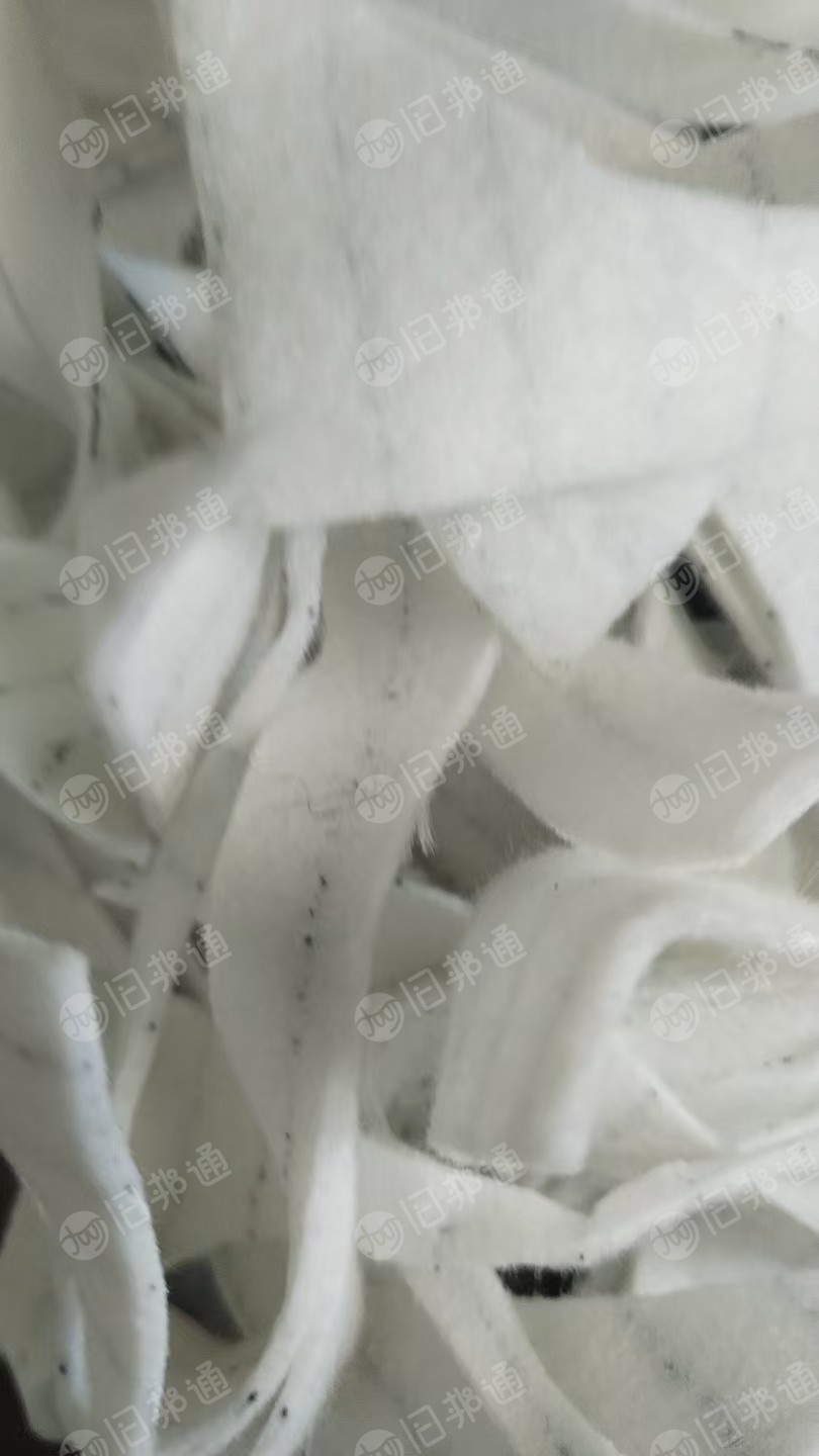 长期出售白色的纯涤纶除尘过滤布，除尘滤布边角料，可开花可造粒用，现货七吨多