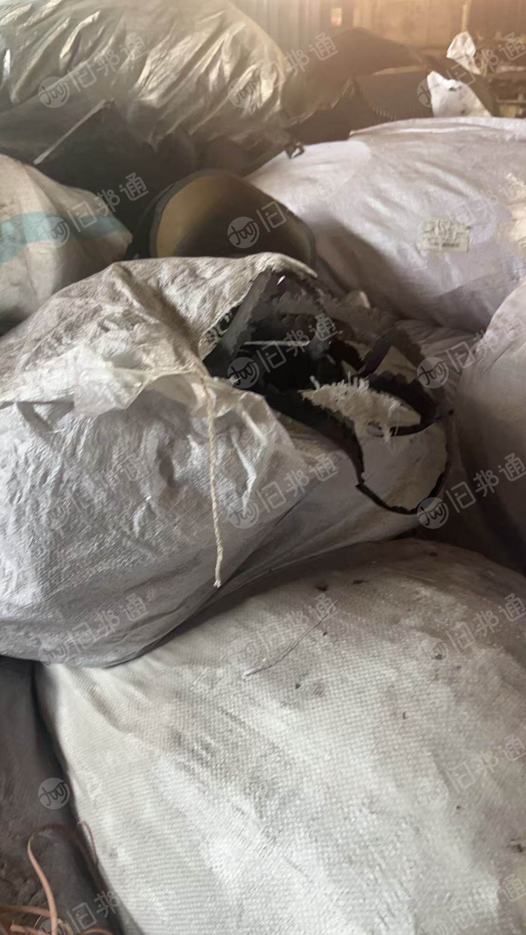 出售胶棍下来的橡胶边角料