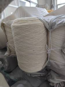 长期出售白毛筒纱，毛40涤60，现货14吨左右，货在山东威海