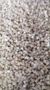 求购一级高压膜颗粒，压延用，要透的，黑点也没关系