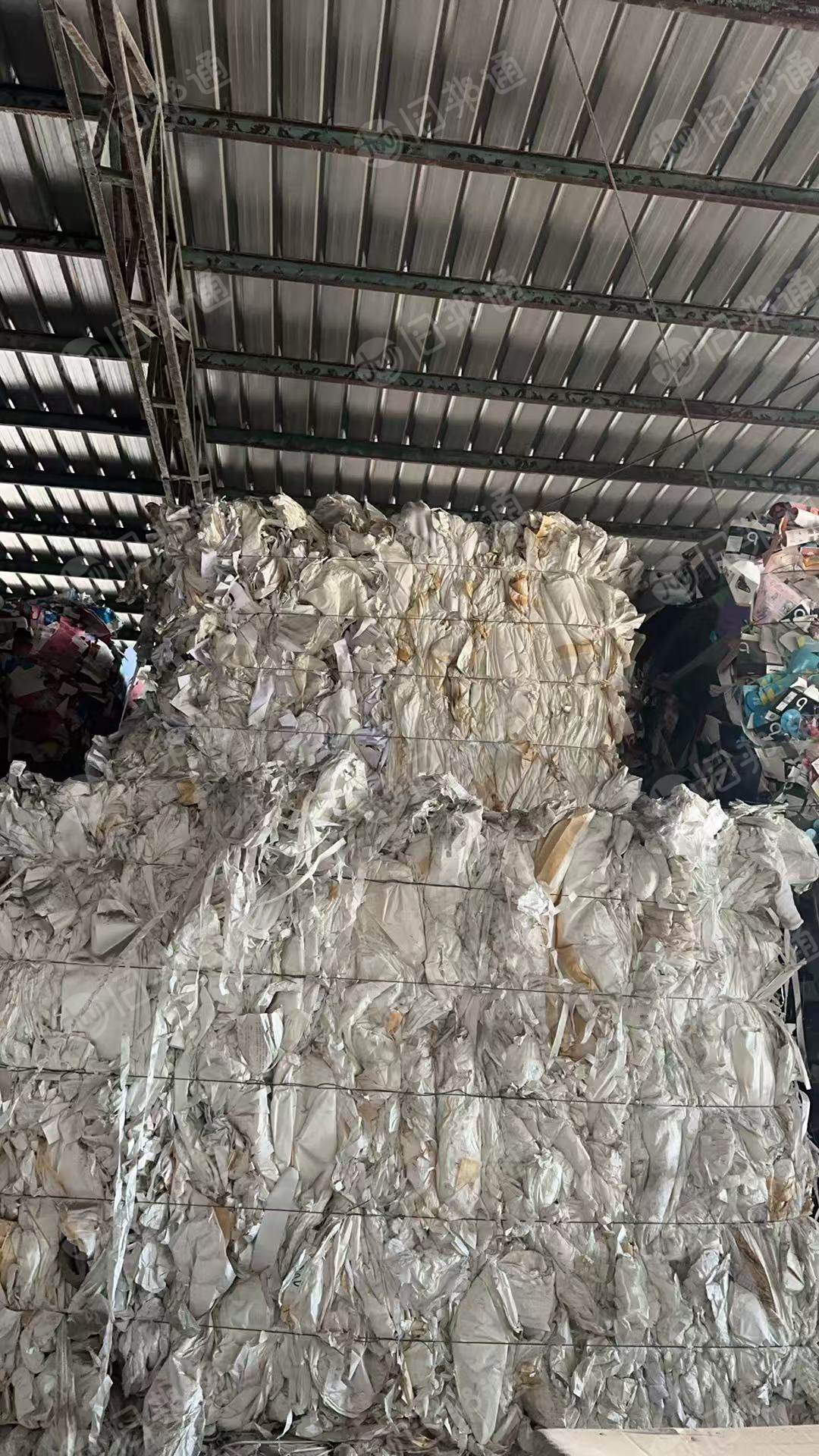 出售木浆废纸混打料，有衬纸，手机盒边角料，卫生纸，大白纸等
