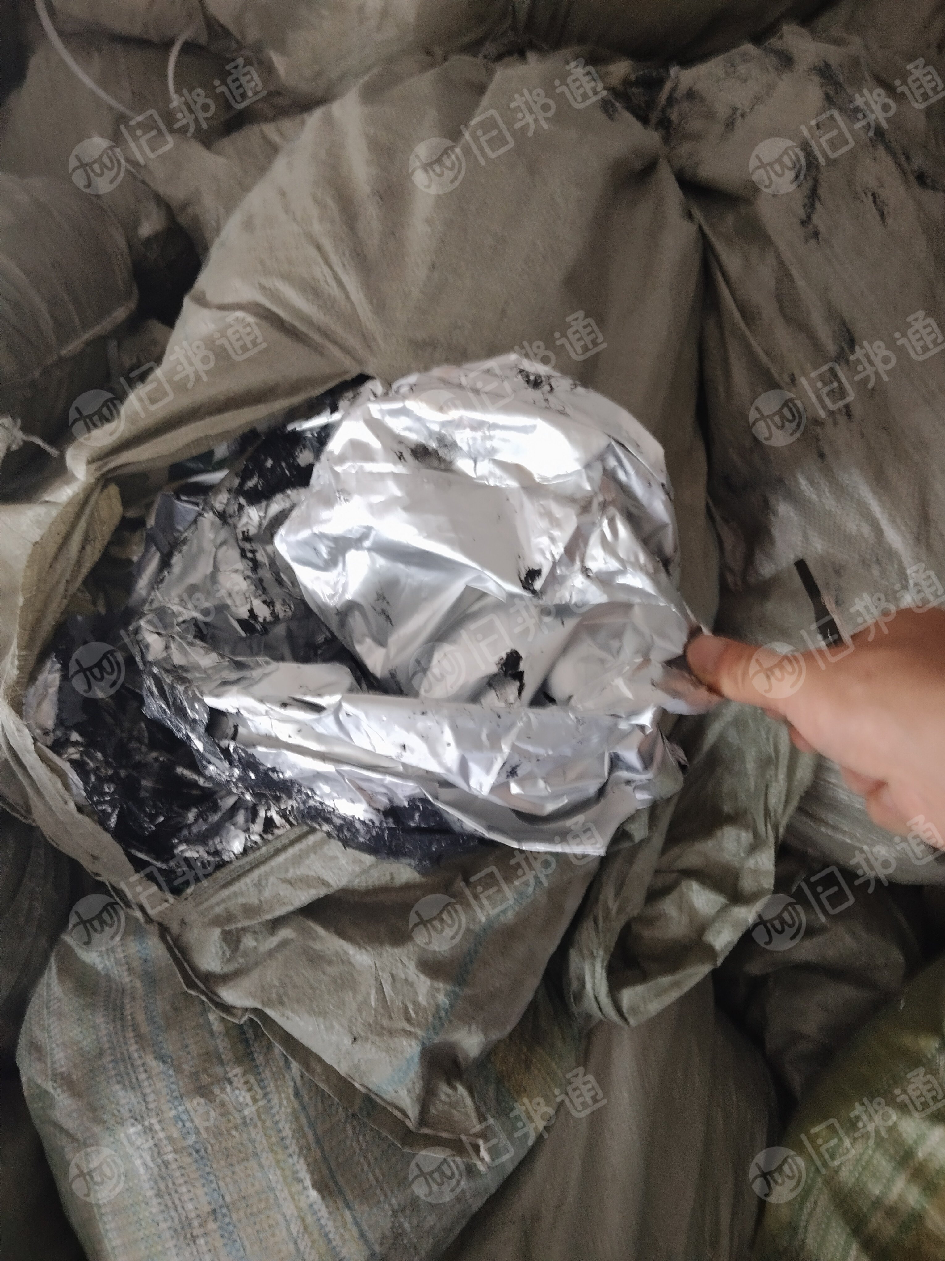 出售铝塑膜，铝塑包装袋，含有一点杂质，月供20吨