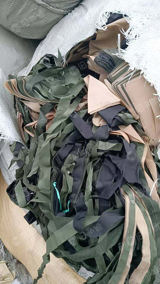出售PVC泳衣边角料，泳衣边料，救生衣边角料，现货有30吨