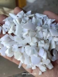 大量出售白色工程丙破碎料，漂料