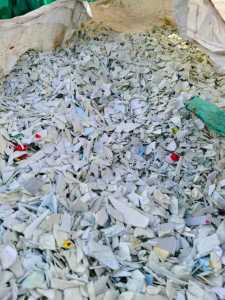 长期出售奶白桶破碎料，涂料桶破碎料