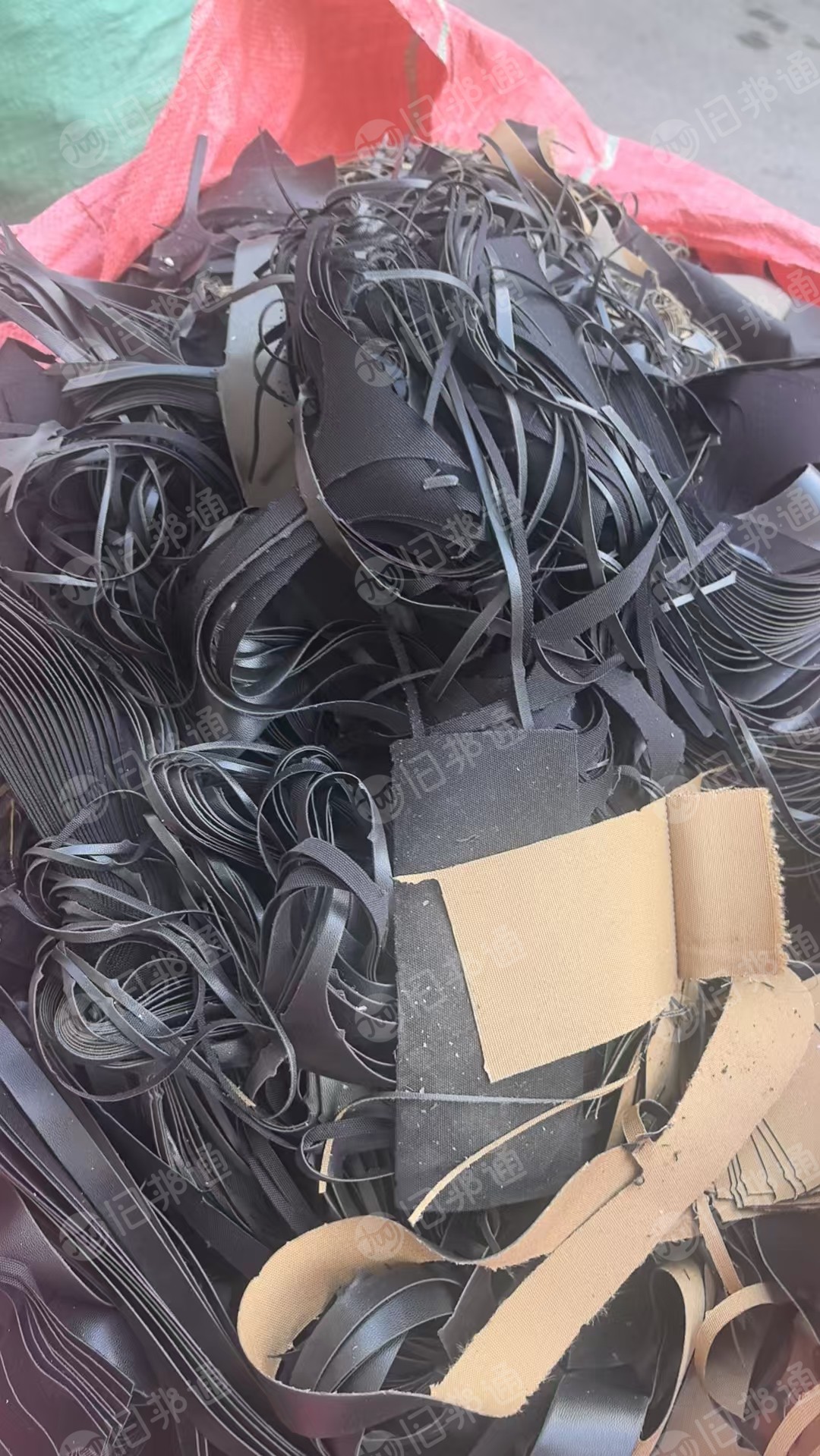 长期出售废皮革边角料，现货有十几吨