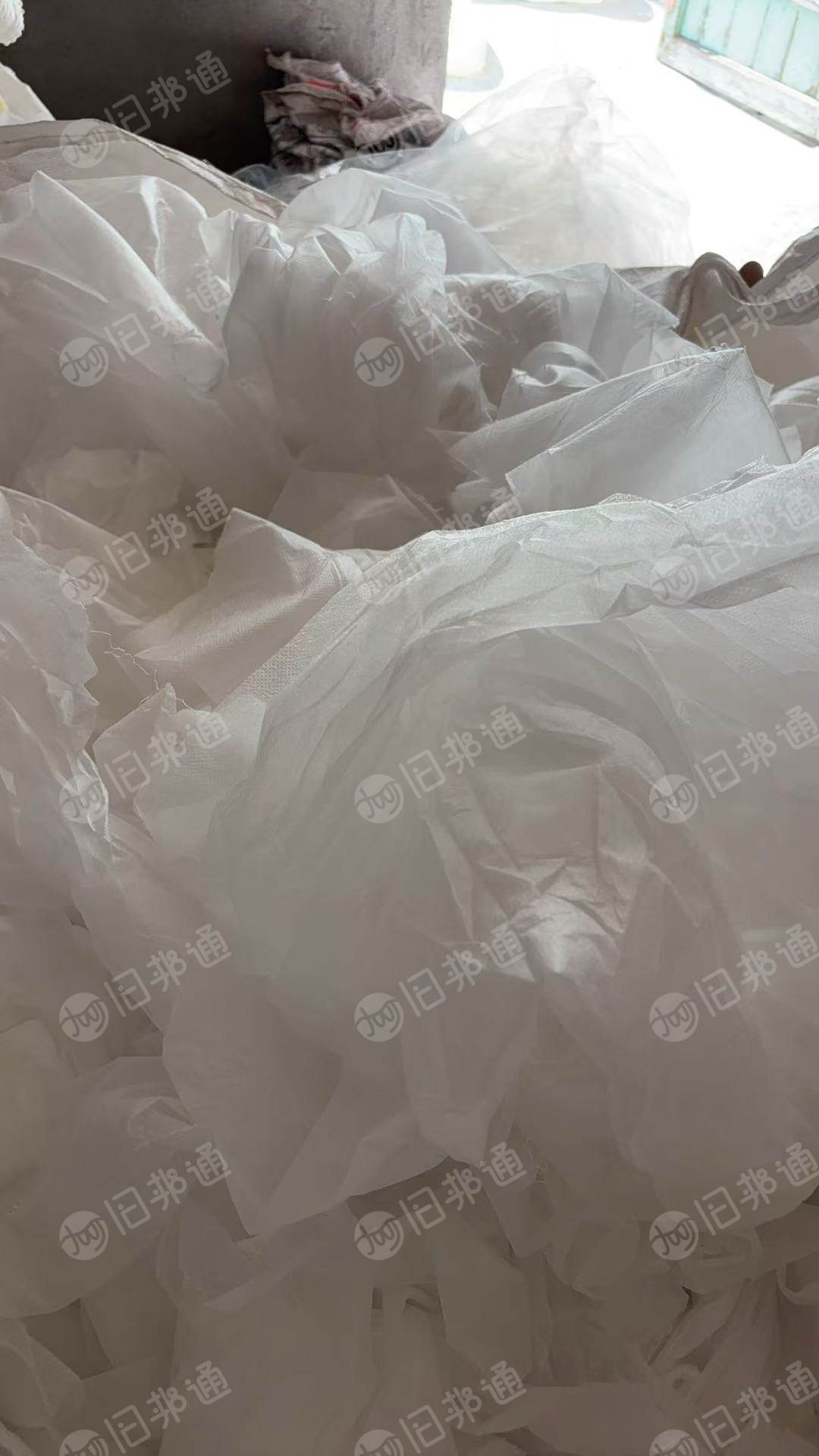 长期出售床垫边角料，空心丝，丝绵下脚料，无纺布，海绵边角料等开花料，现货有20多吨