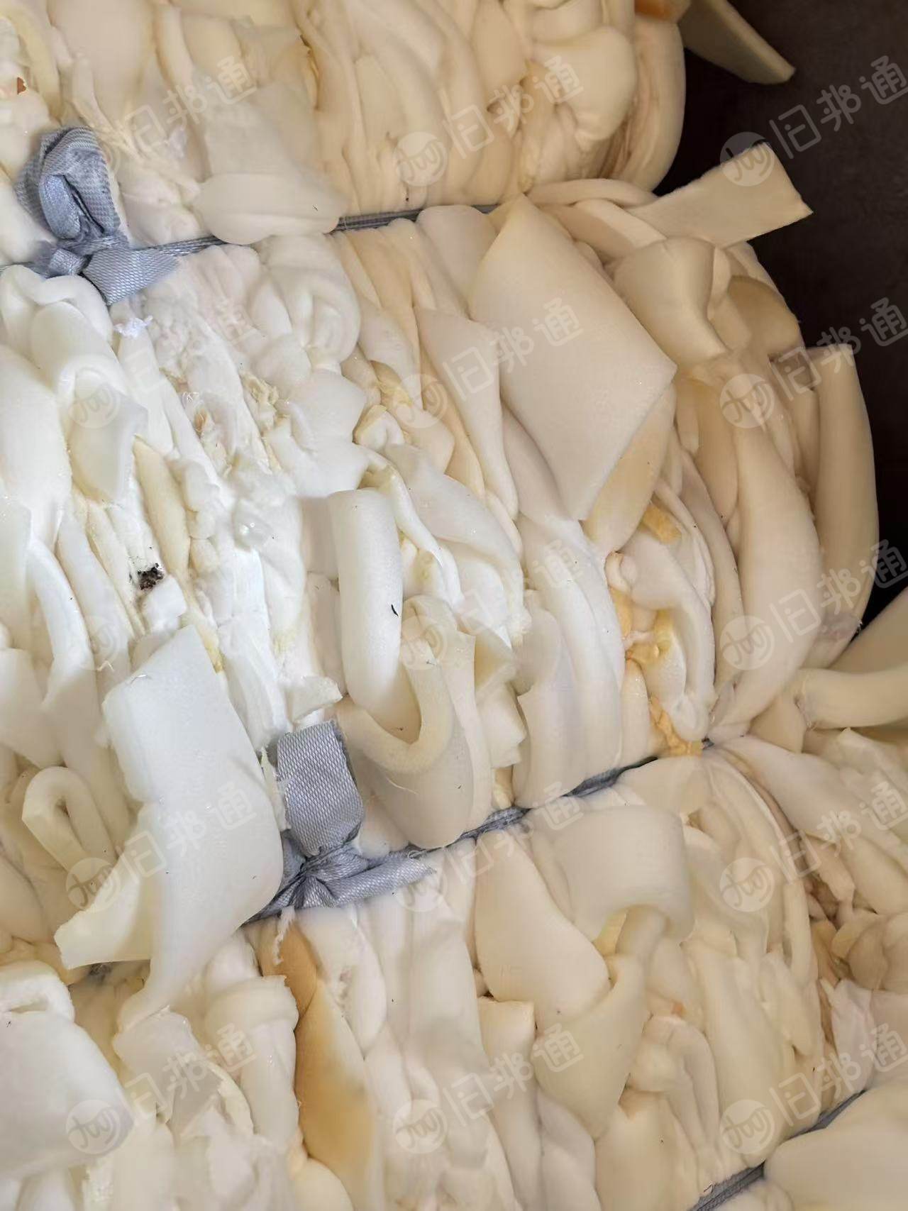 长期出售床垫边角料，空心丝，丝绵下脚料，无纺布，海绵边角料等开花料，现货有20多吨