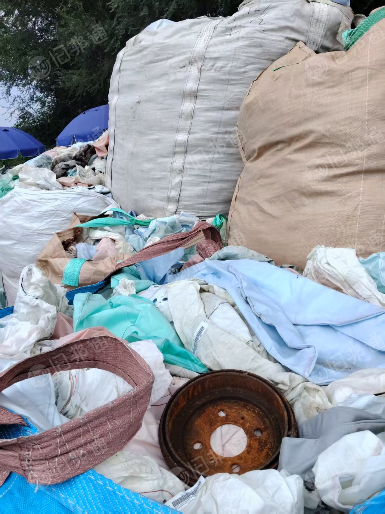 长期出售汽车气囊布，尼龙气囊布，双6气囊布，现货有50吨左右