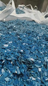 长期出售pe钢卷皮破碎料，蓝色全漂的