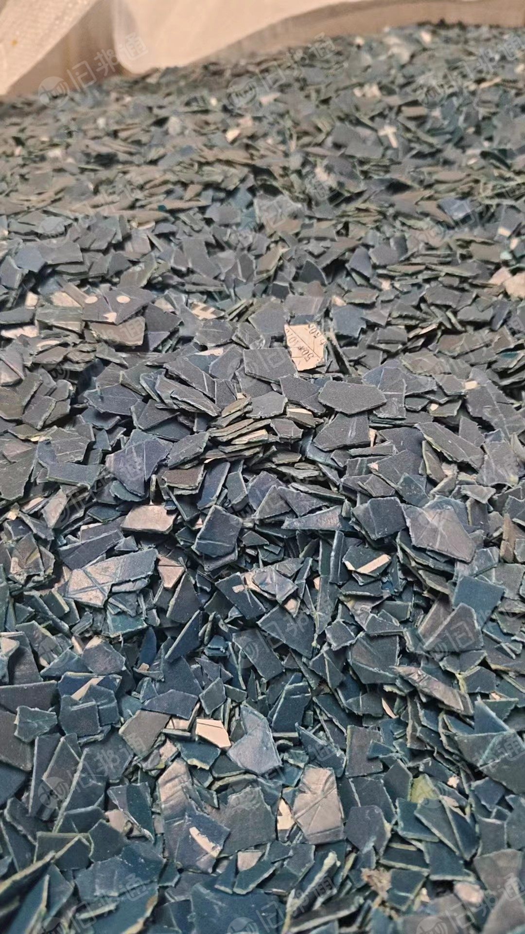 长期出售pe钢卷皮破碎料，蓝色全漂的