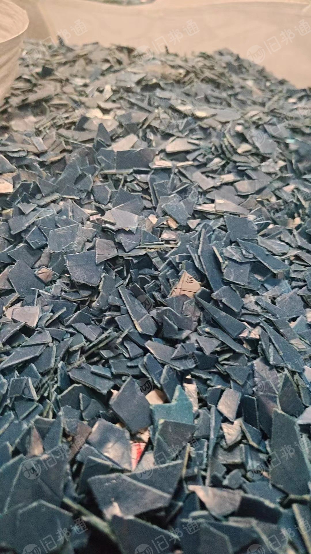 长期出售pe钢卷皮破碎料，蓝色全漂的