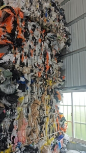 长期出售干造服装袋，含少量丙料，月供100多吨