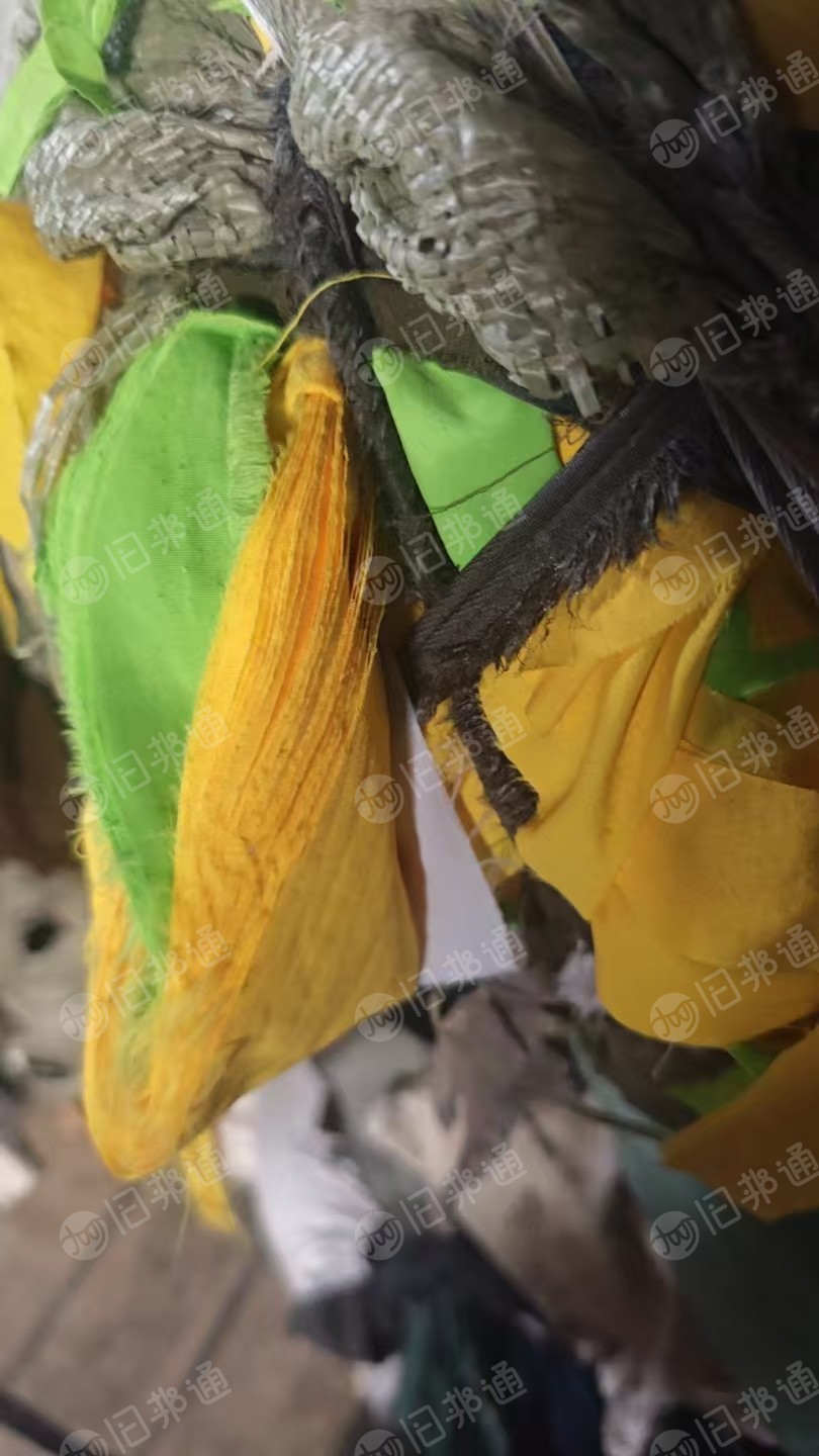 长期出售锦纶废布，尼龙废布，羽绒服边料，防晒服边角料，白烟布，纯锦纶现货有十几吨，货在浙江嘉兴