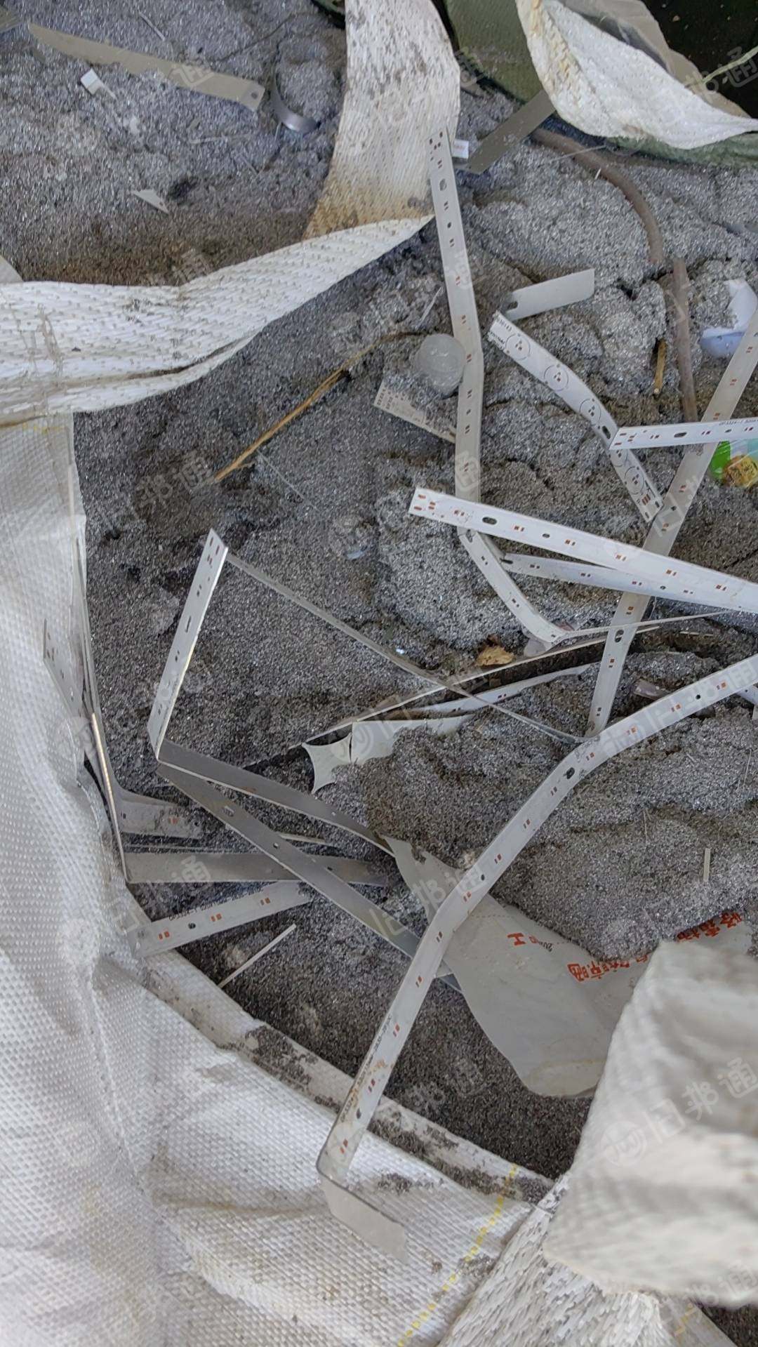 高价大量求购铝基板粉