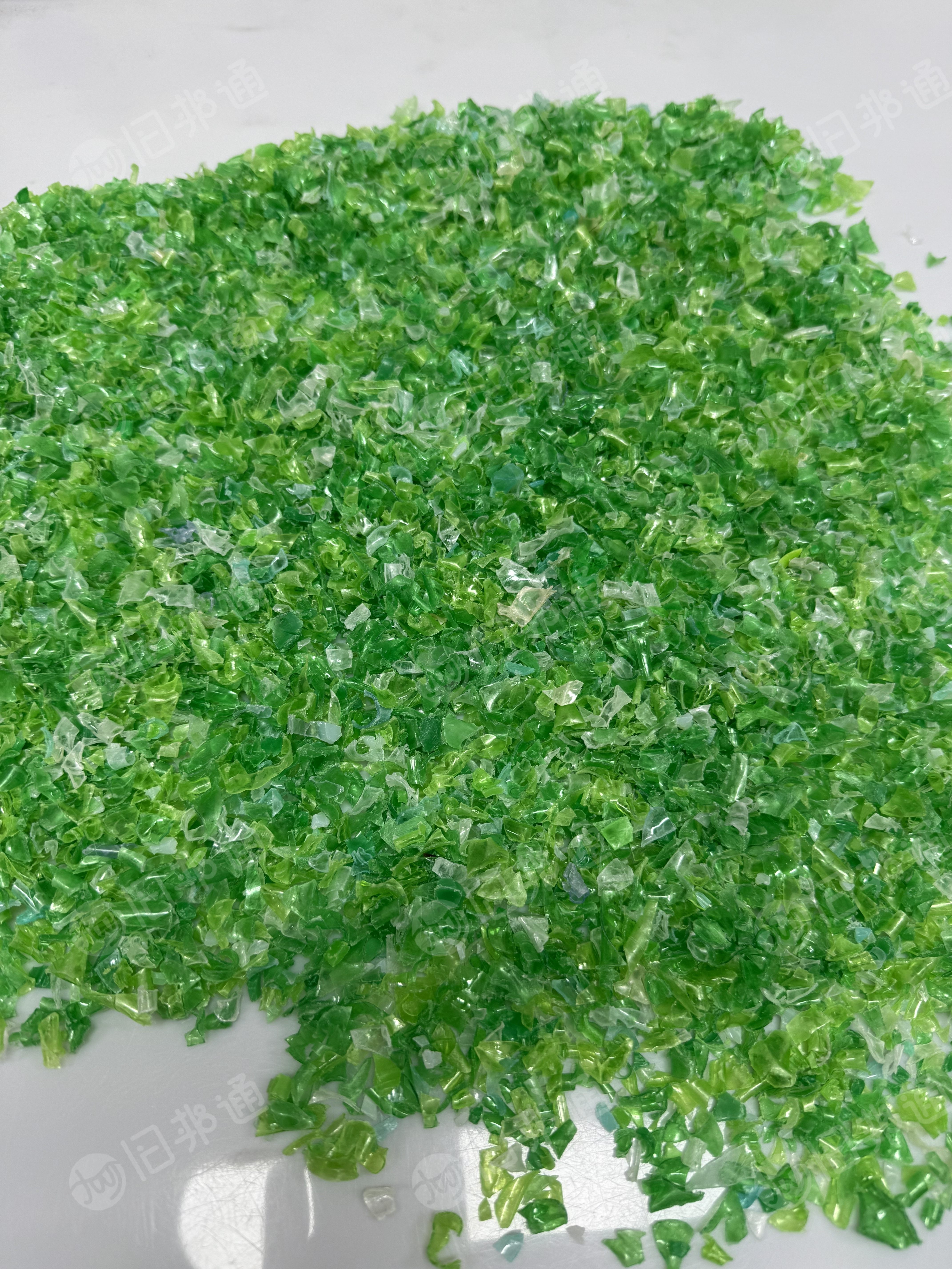 长期大量出售热洗片料 白片 蓝白片 蓝片 绿片 振筛机粉末