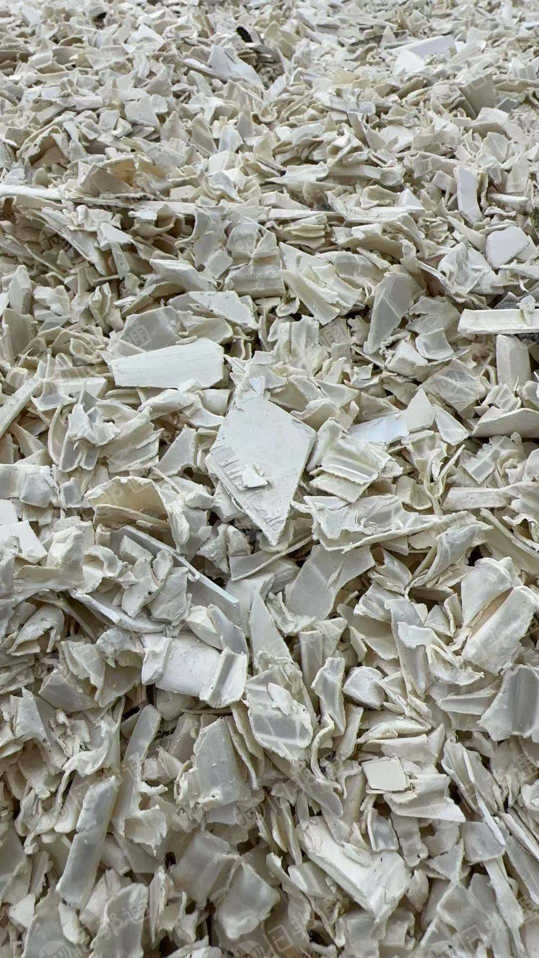 出售PVC大小管破碎料，清洗甩干的，月供100吨