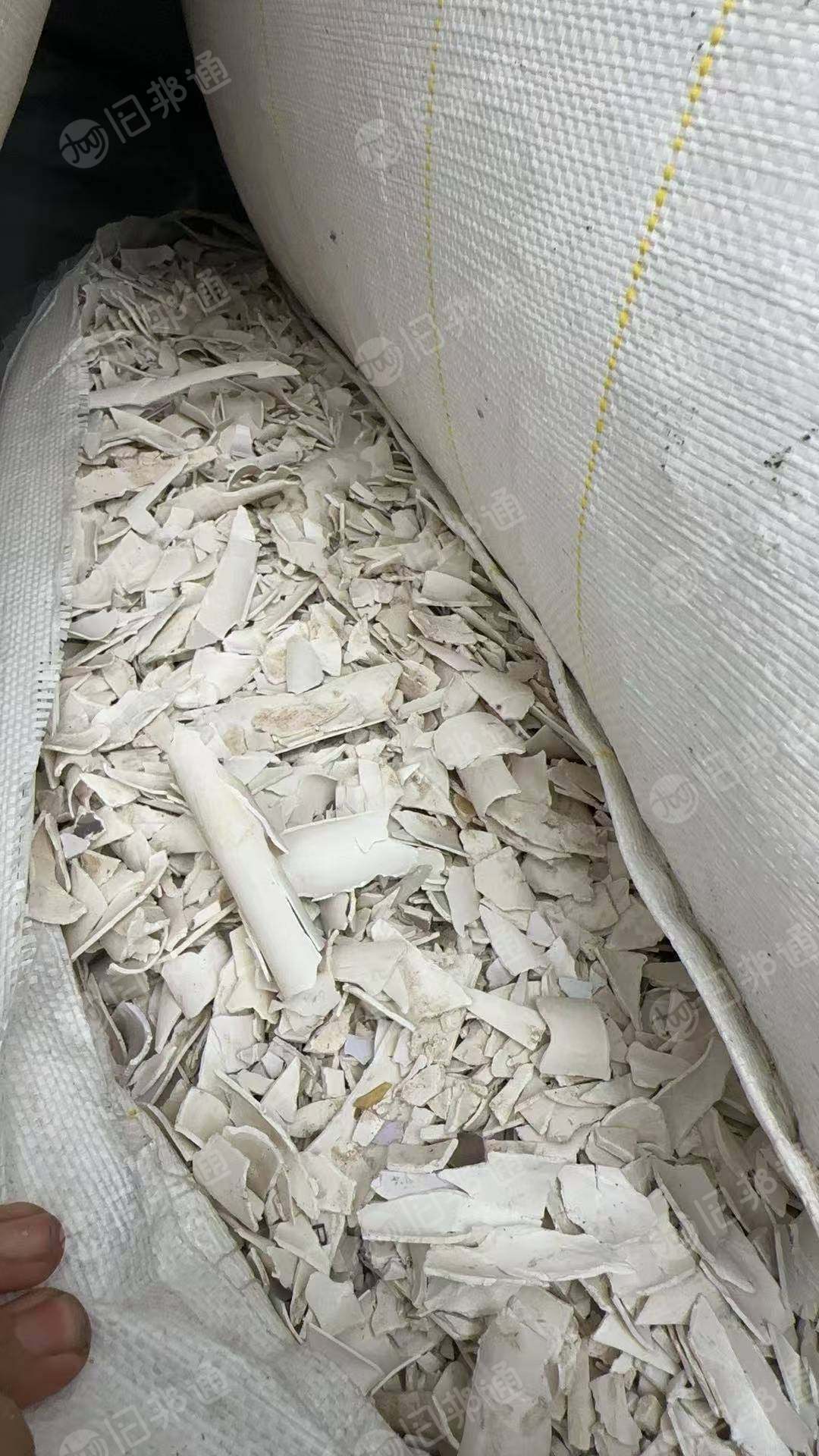 出售PVC大小管破碎料，清洗甩干的，月供100吨