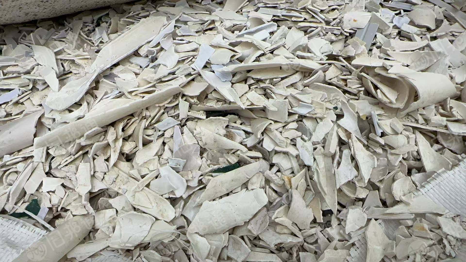 出售PVC大小管破碎料，清洗甩干的，月供100吨