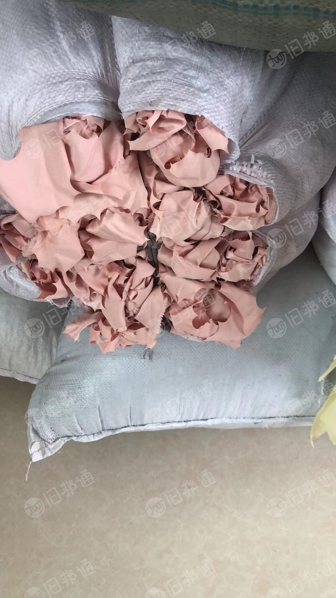 长期出售激光厂和床单厂下来的涤纶废布，涤纶边角料，白色涤纶废布现货5吨多