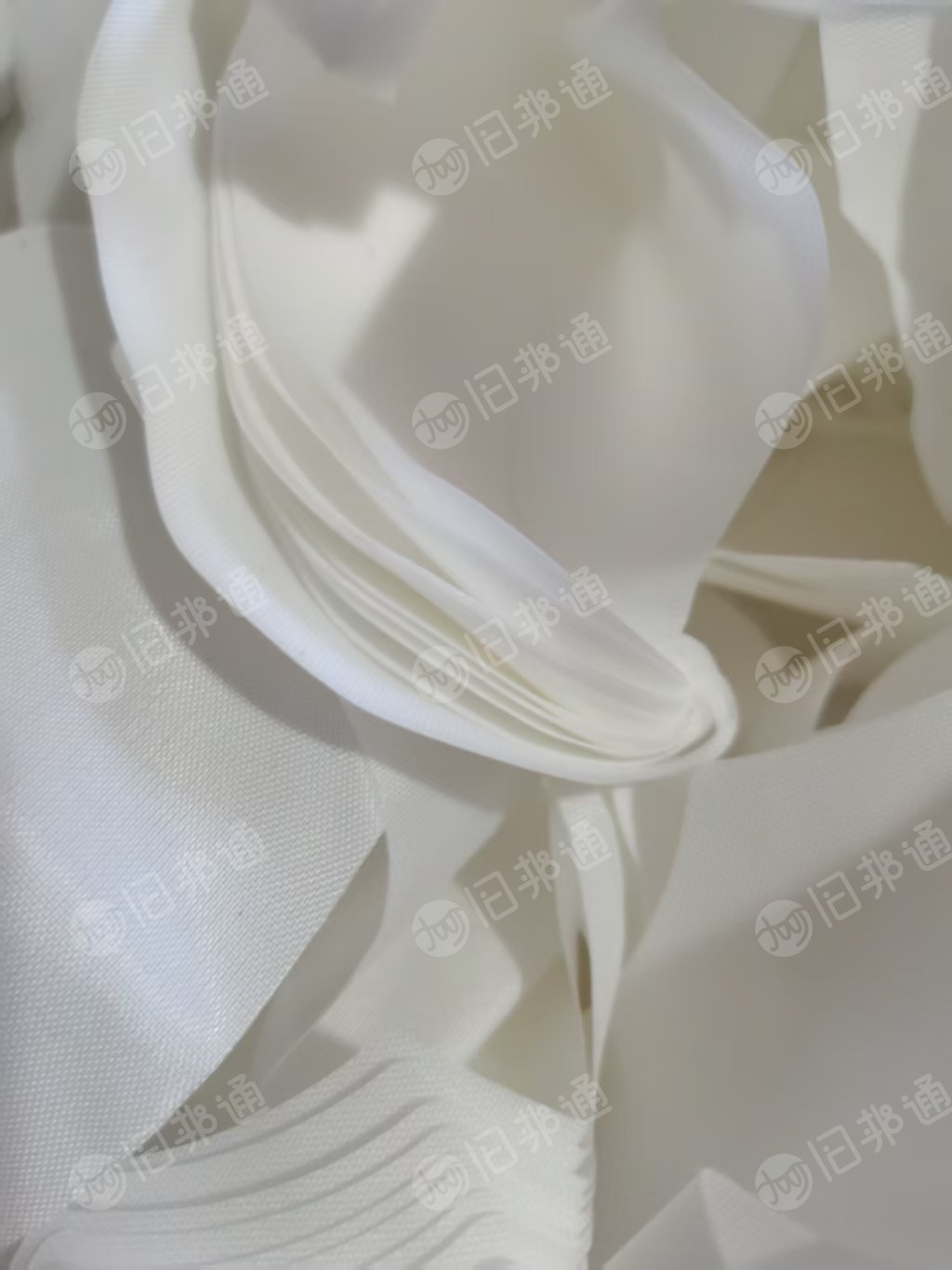 长期出售医疗气囊下来的tpu复合尼龙布边角料，尼龙贴单面TPU废料，白色的现货六七吨