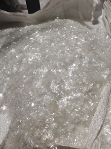 出售PET滑膜破碎料，膜厂下来的，现货10吨，够九米六一车