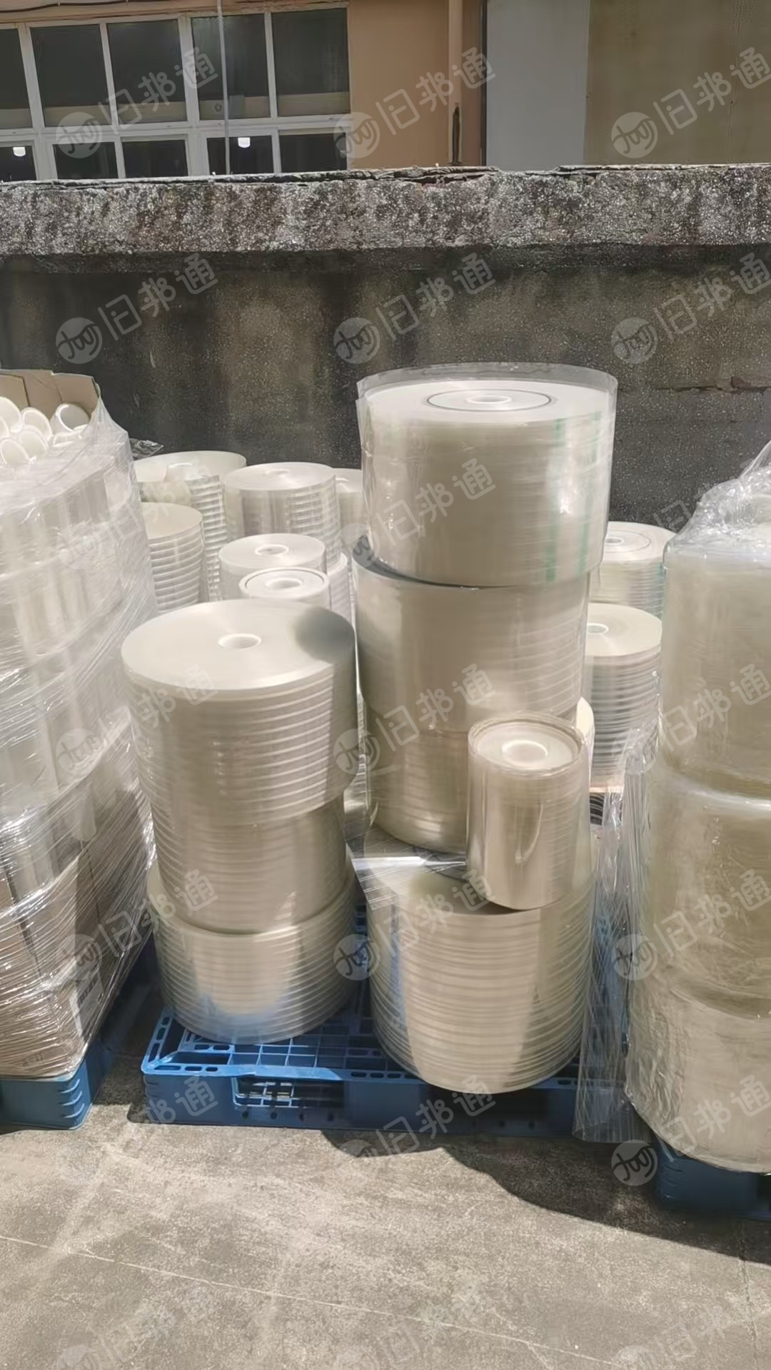 出售透明PET轻胶膜废料，卷筒和散货都有，长期有货