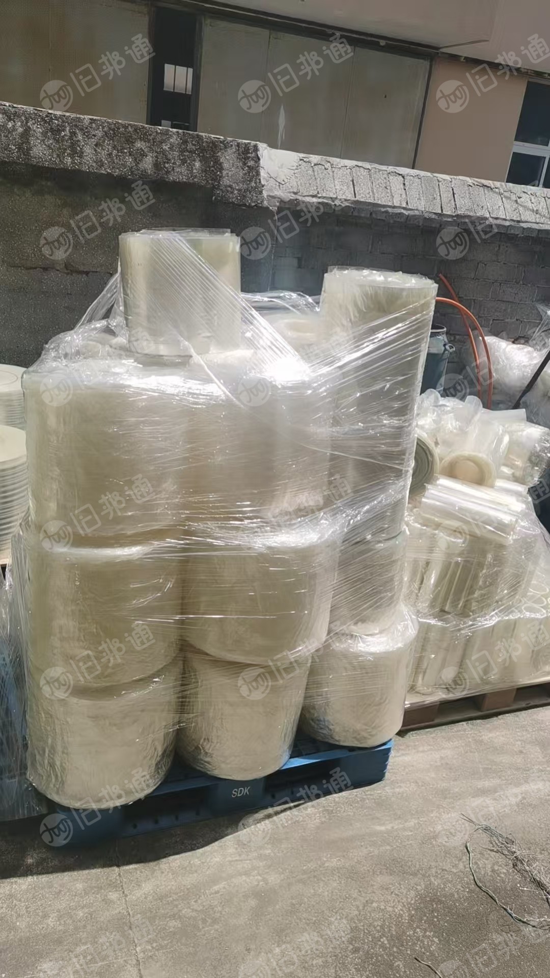出售透明PET轻胶膜废料，卷筒和散货都有，长期有货