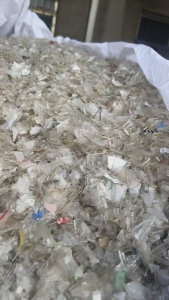 出售pet吸塑片破碎料，干粉的，月供200吨